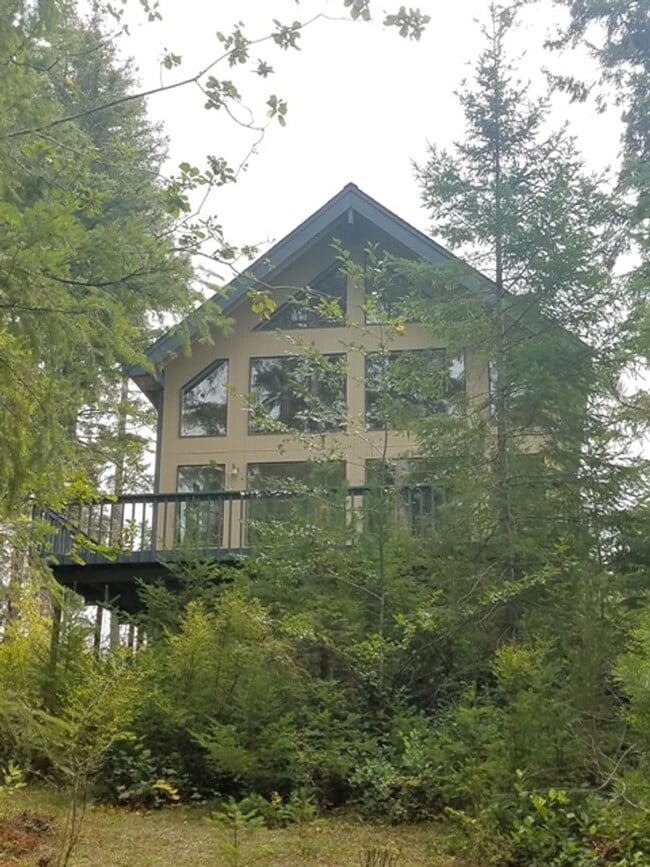 property at 640 E Emerald Lake Dr
