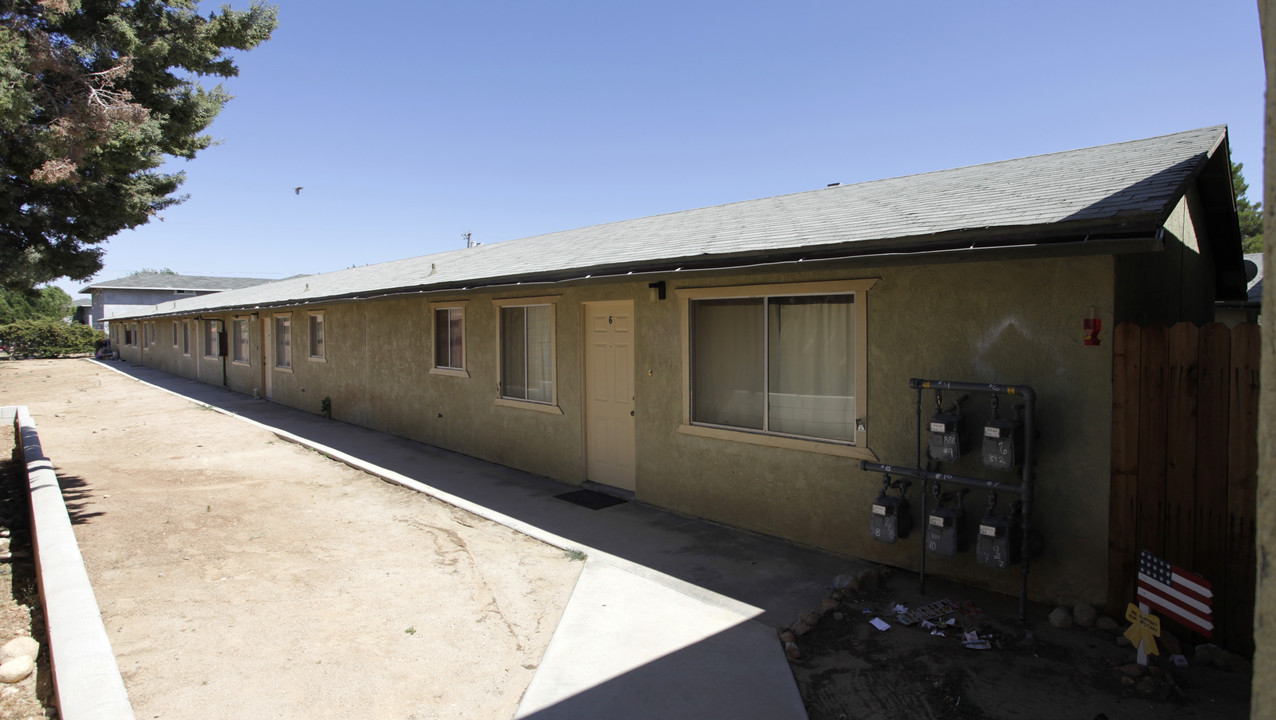 11917 A Ave in Hesperia, CA - Building Photo