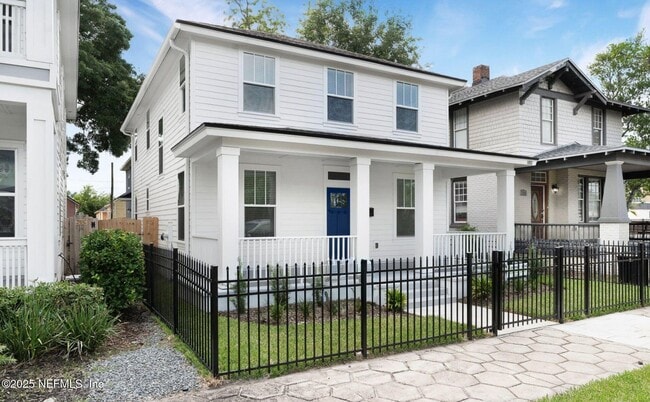 property at 1952 Hubbard St