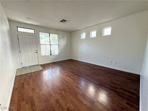 4834 Villa Pescara St in Las Vegas, NV - Building Photo - Building Photo