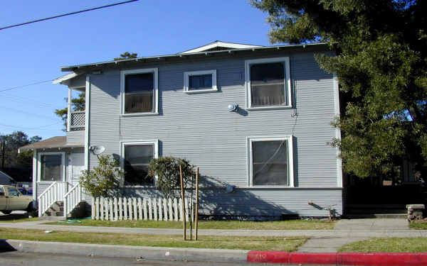 301 W C St in Ontario, CA - Building Photo