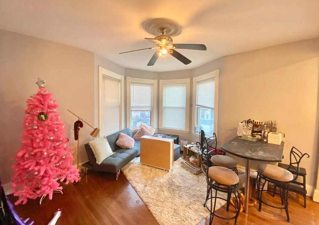 43 Hillside St, Unit 2 in Boston, MA - Foto de edificio