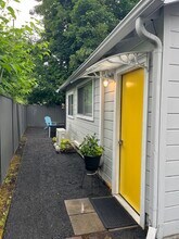 8843 SE 15th Pl in Portland, OR - Building Photo - Building Photo