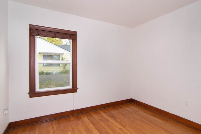 1216 N Woodruff Rd