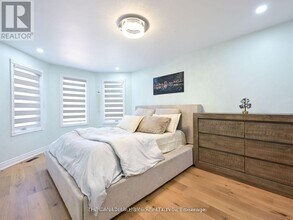 6008 Grossbeak Dr in Mississauga, ON - Building Photo - Building Photo