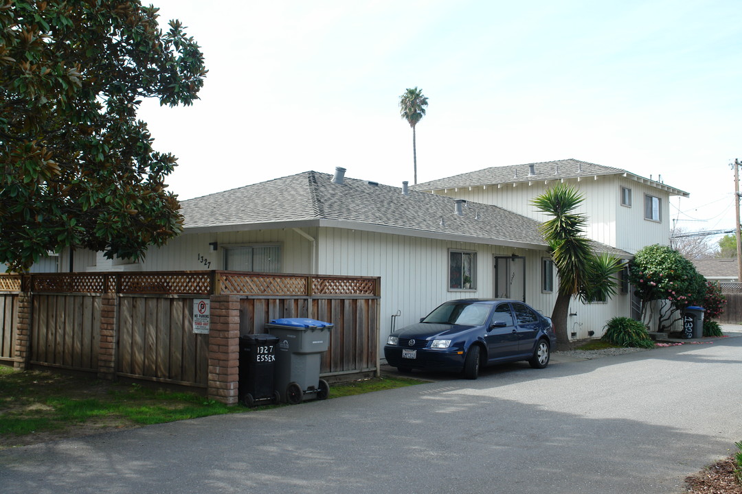 1327 Essex Way in San Jose, CA - Building Photo