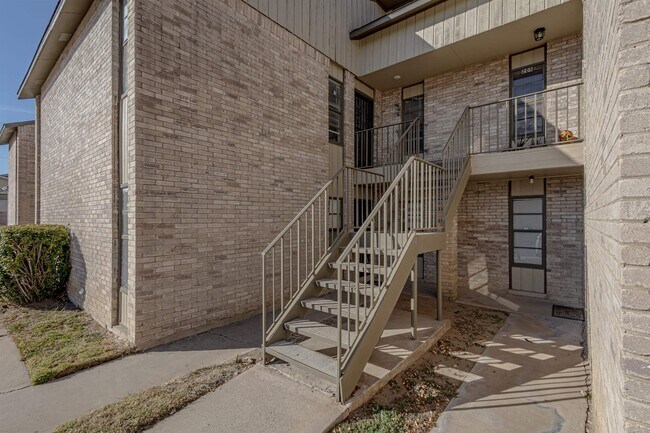 100 Hillside Rd in Laredo, TX - Building Photo - Building Photo