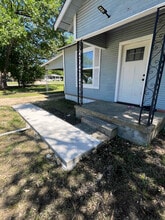 926 E Titus St in Mexia, TX - Foto de edificio - Building Photo