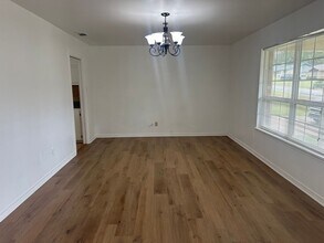 2213 Suanne Dr in Tyler, TX - Building Photo - Building Photo