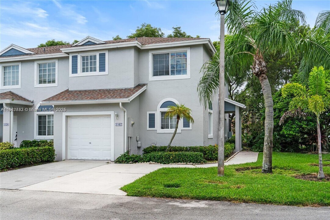 1162 SW 44th Ave in Deerfield Beach, FL - Building Photo