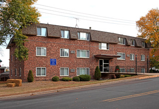 Fairhill Apartments in Waconia, MN - Foto de edificio - Building Photo