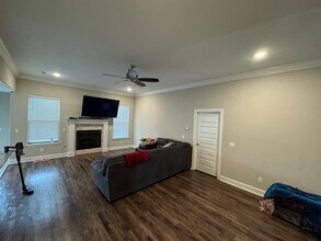 6037 W Quinn St in Fayetteville, AR - Building Photo - Building Photo