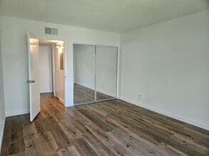 The Benezra Family Limited Partnership 2 LP in Reseda, CA - Building Photo - Building Photo