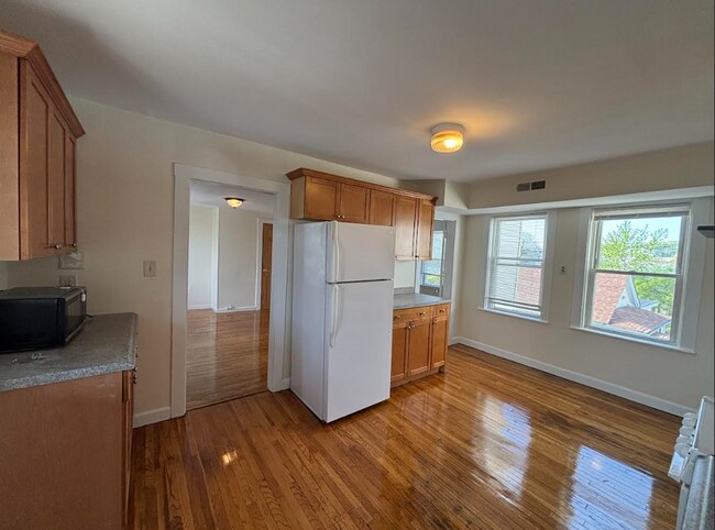 40 Hanson St, Unit 3 in Somerville, MA - Building Photo - Building Photo
