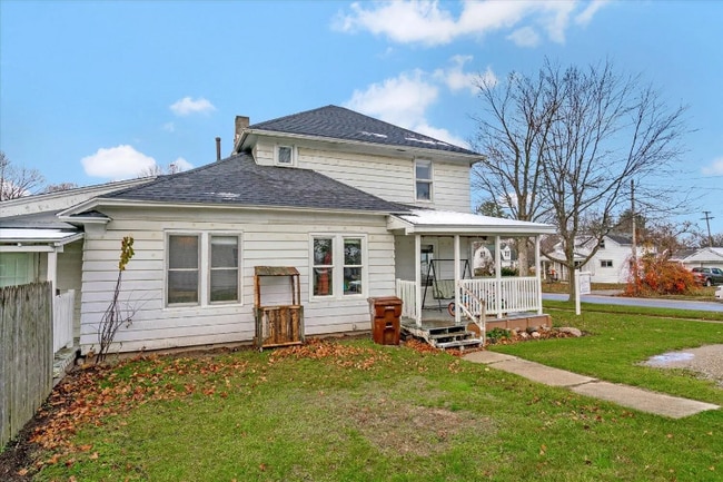 604 E Hubble St