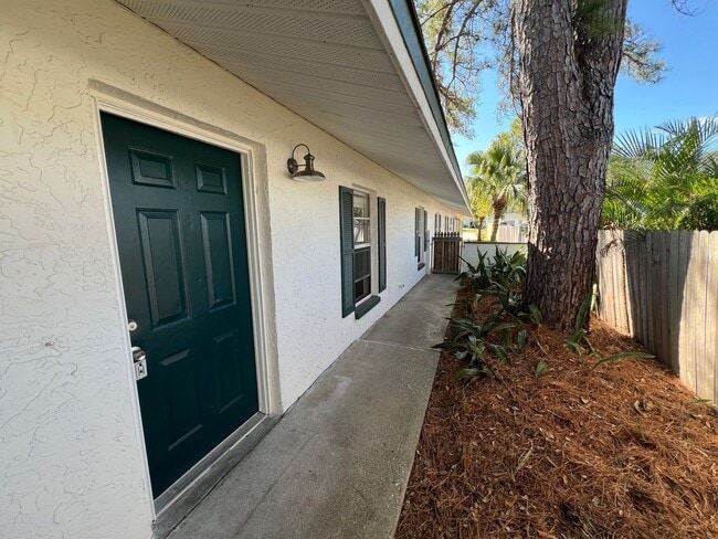 2773 Cypress Dr in Clearwater, FL - Foto de edificio - Building Photo