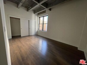 727 W 7th St in Los Angeles, CA - Foto de edificio - Building Photo
