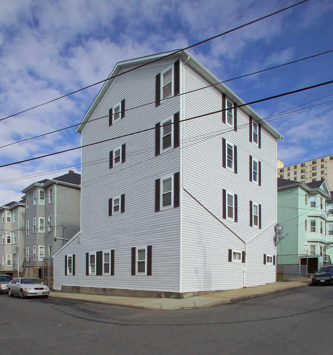 360 Ferry St in Fall River, MA - Building Photo