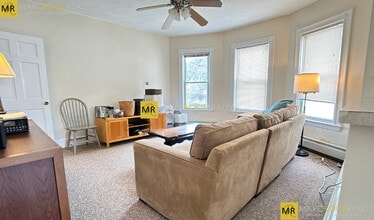 11 Holton St, Unit 2 in Boston, MA - Foto de edificio - Building Photo