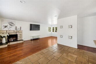 7044 White Oak Ave in Los Angeles, CA - Foto de edificio - Building Photo