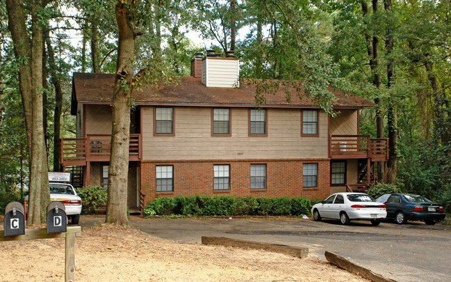 1802 Sylvan Ct in Tallahassee, FL - Foto de edificio - Building Photo