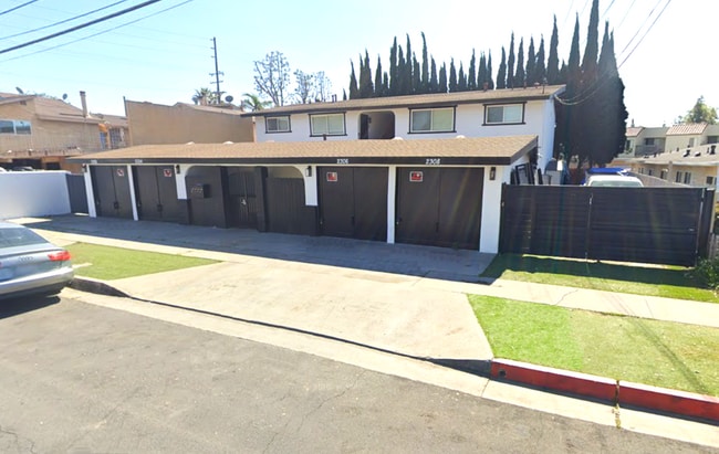 2302 W Roberta Ave, Unit #6 in Fullerton, CA - Building Photo - Building Photo