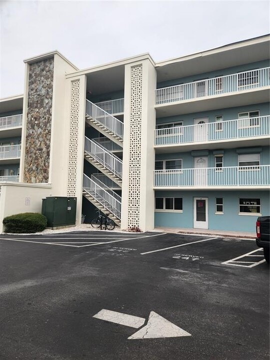 300 64th Ave in St Pete Beach, FL - Foto de edificio