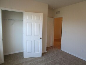 913 SW 10th Pl in Cape Coral, FL - Building Photo - Building Photo