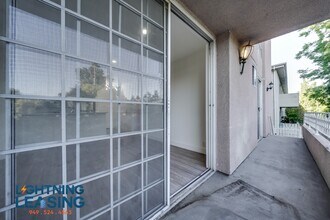 15132 Magnolia Blvd in Los Angeles, CA - Building Photo - Building Photo