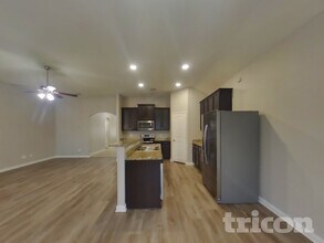 210 Posey Pass in New Braunfels, TX - Foto de edificio - Building Photo