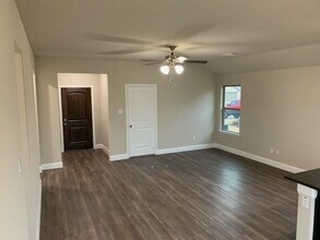 1402 Warringwood Dr in Greenville, TX - Building Photo - Building Photo