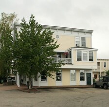 37-39 W Main St in Mystic, CT - Building Photo - Building Photo