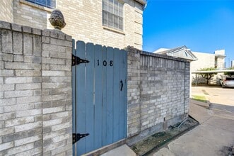 6500 Sands Point Dr in Houston, TX - Building Photo - Building Photo