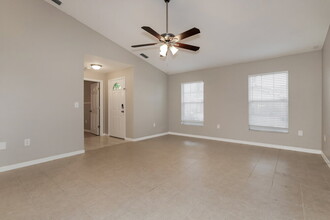 8524 Queen Brooks Ct in Tampa, FL - Building Photo - Building Photo