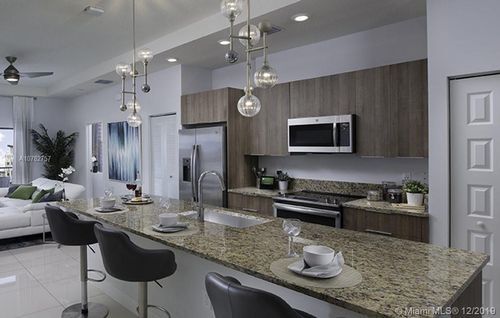 8031 NW 104th Ave-Unit -31 in Doral, FL - Building Photo