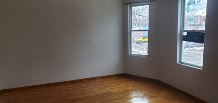 32 N White St in Poughkeepsie, NY - Building Photo - Building Photo