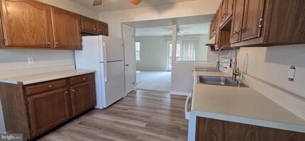 7854 Kings Bench Pl in Pasadena, MD - Building Photo - Building Photo