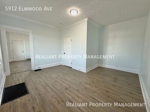 5912 Elmwood Ave in Cincinnati, OH - Building Photo - Building Photo