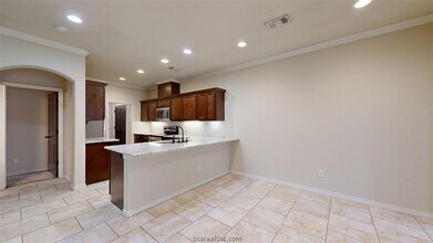 1758 Heath Dr in College Station, TX - Foto de edificio - Building Photo