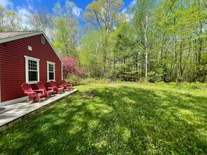 127 Burbank Rd in Ellington, CT - Building Photo - Building Photo