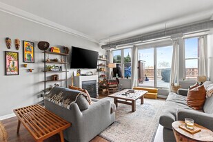 1225 W Morse Ave, Unit 304 in Chicago, IL - Building Photo