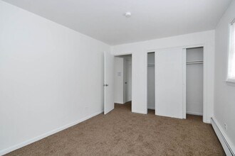 14122 S School St Riverdale, IL 60827 in Riverdale, IL - Foto de edificio - Building Photo