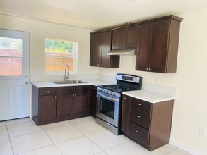 2558 Lullaby Ln in Anaheim, CA - Building Photo - Building Photo