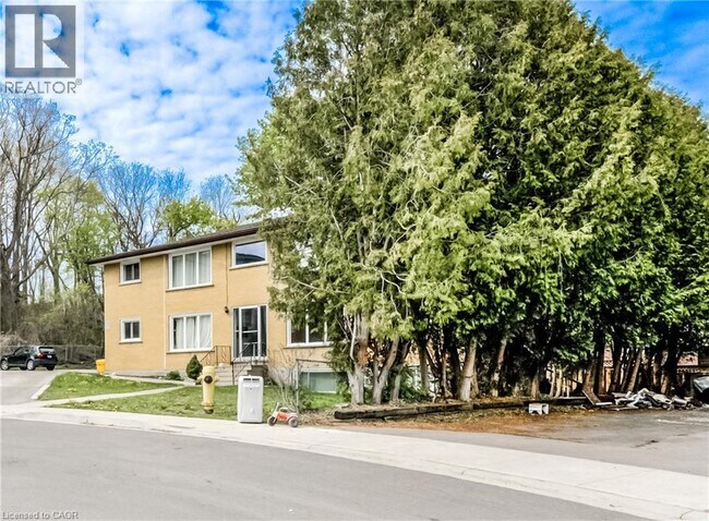 69 Tannery St W in Cambridge, ON - Building Photo - Building Photo