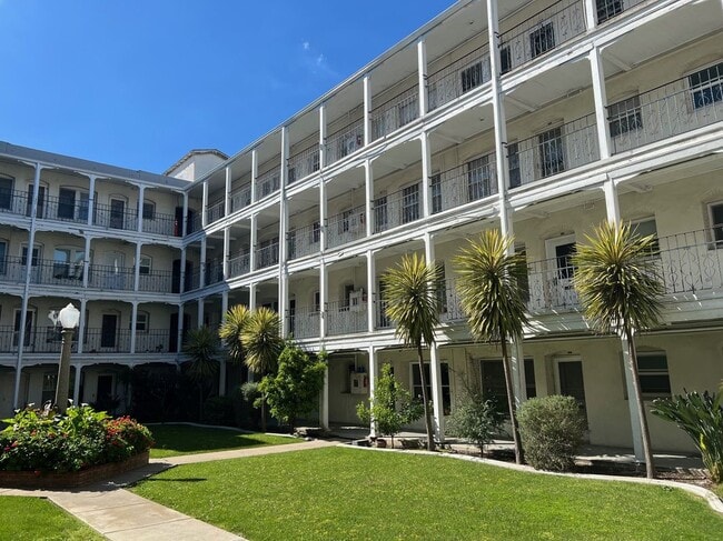 4125 S Figueroa St in Los Angeles, CA - Building Photo - Building Photo