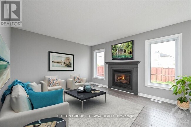 635 Clearbrook Dr in Ottawa, ON - Building Photo - Building Photo