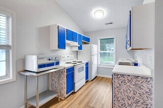 716 Varsity Dr in Wilmington, NC - Building Photo - Building Photo