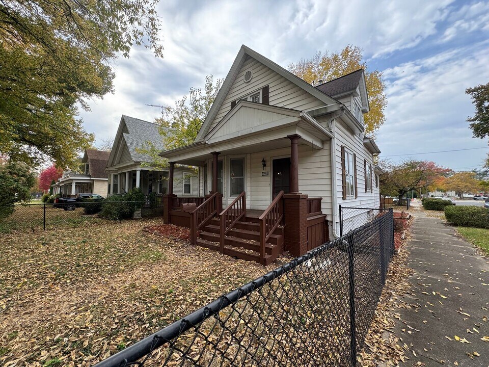 1901 S 7th St in Springfield, IL - Building Photo