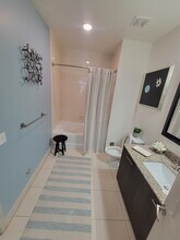 8286 NW 48th St, Unit A3M in Doral, FL - Building Photo - Building Photo