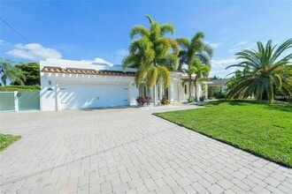 5645 America Dr in Sarasota, FL - Building Photo - Building Photo
